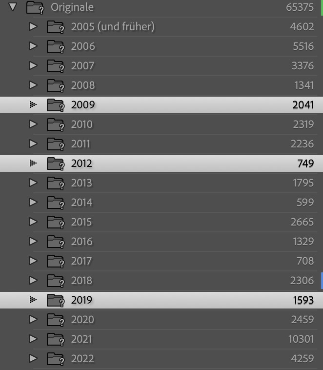 Lightroom Classic: Einfach mehrere Ordner auswählen, um deren Inhalte gemeinsam betrachten zu können.