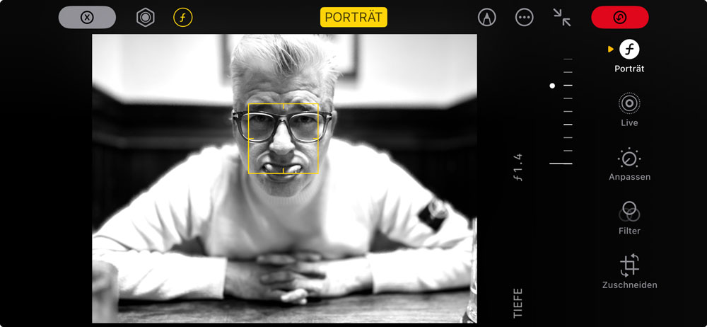 Wenn die Person genug Fläche im Bild einnimmt, kann man jetzt auch Live-Bilder im Porträt-Modus machen. Das Apple iPhone 15 Pro im Alltag