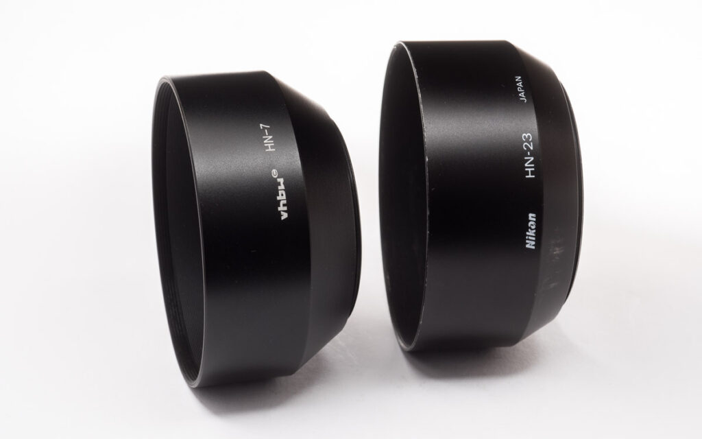 Nikon HN-7 und HN-23. Streulichtblenden finden: Nikon HN-7 als Prototyp
