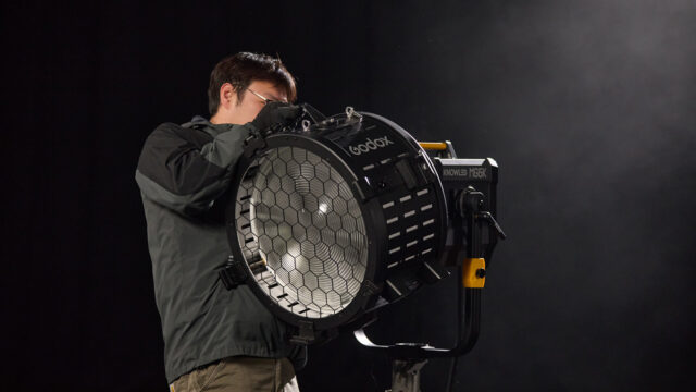 Godox GF18M – Motorbetriebener Fresnel-Vorsatz für die MG-Leuchtenserie