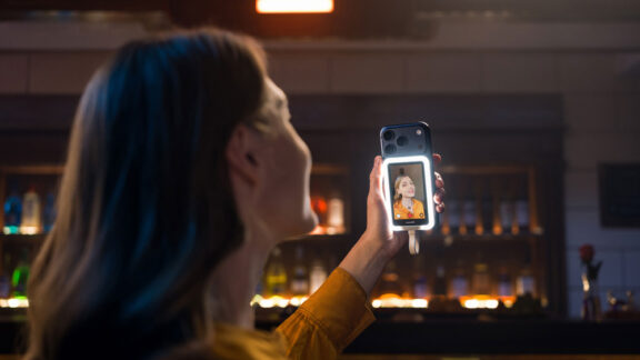 Insta360 Snap – Magnetischer Zusatzbildschirm macht Rückkamera Selfie-tauglich