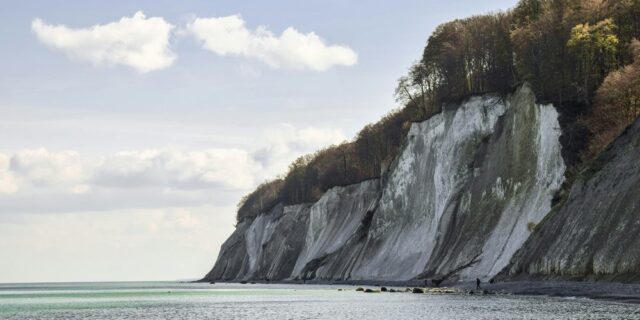 nationalpark-jasmund-stubbenkammer-sassnitz-germany-joshua-kettle-unsplash-1000x640