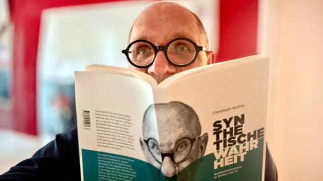 Jetzt erhältlich: „Synthetische Wahrheit – Medienkompetenz in Zeiten von KI“ von Christoph Künne