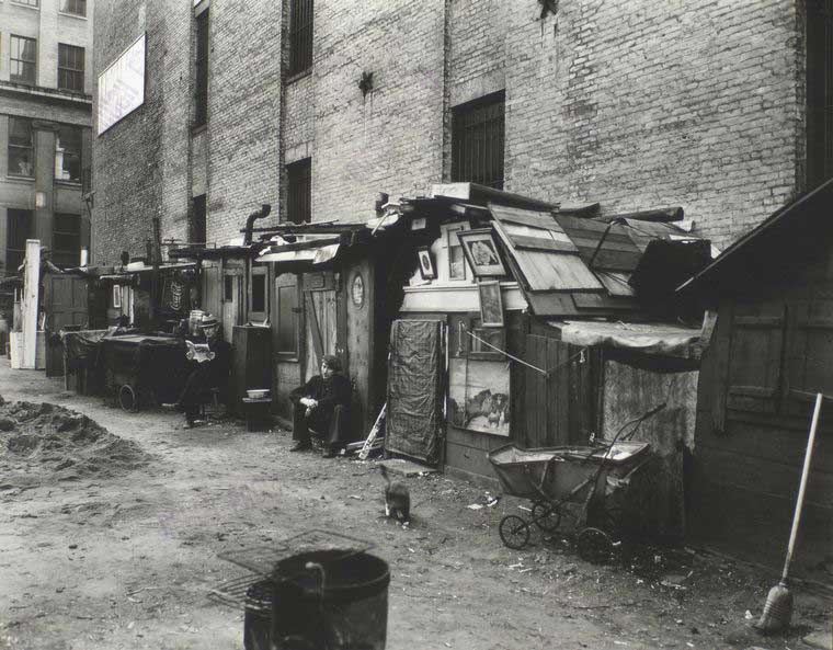 Berenice Abbott: Encampment of the unemployed, New York City, 1935