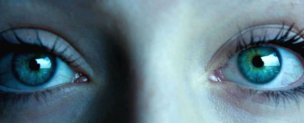 Quelle: http://www.sciencealert.com/scientists-have-found-a-woman-whose-eyes-have-a-whole-new-type-of-colour-receptor