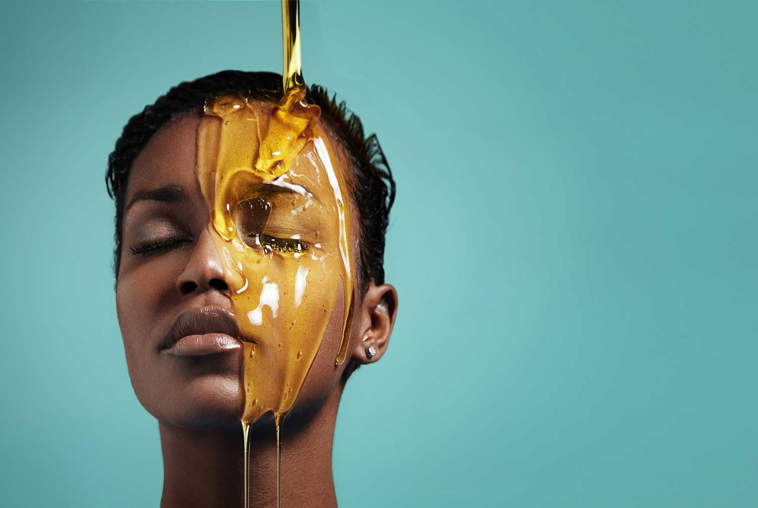 woman with a honey on her face: Bildtrends für den Herbst 2016