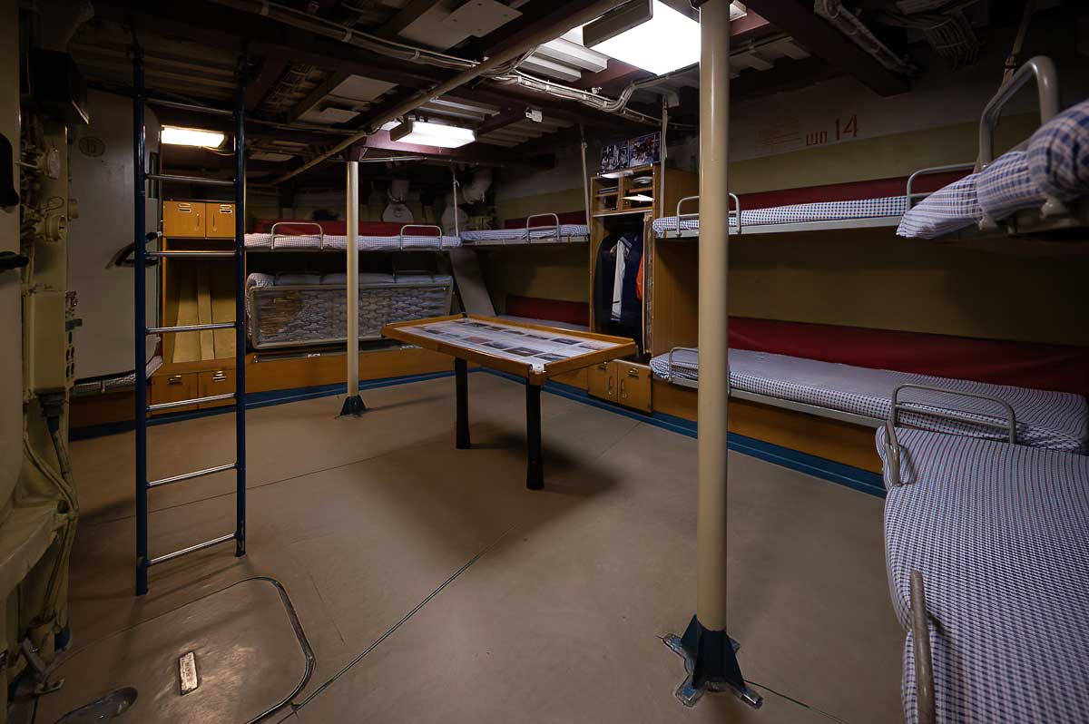 Für die U-Bootmanschaften hätten sich die vergleichsweise großzügigen Schlaf- und Pausenräume des Raketenboots der Volksmarine wahrscheinlich wie Urlaub angefühlt. Foto: Olaf Giermann